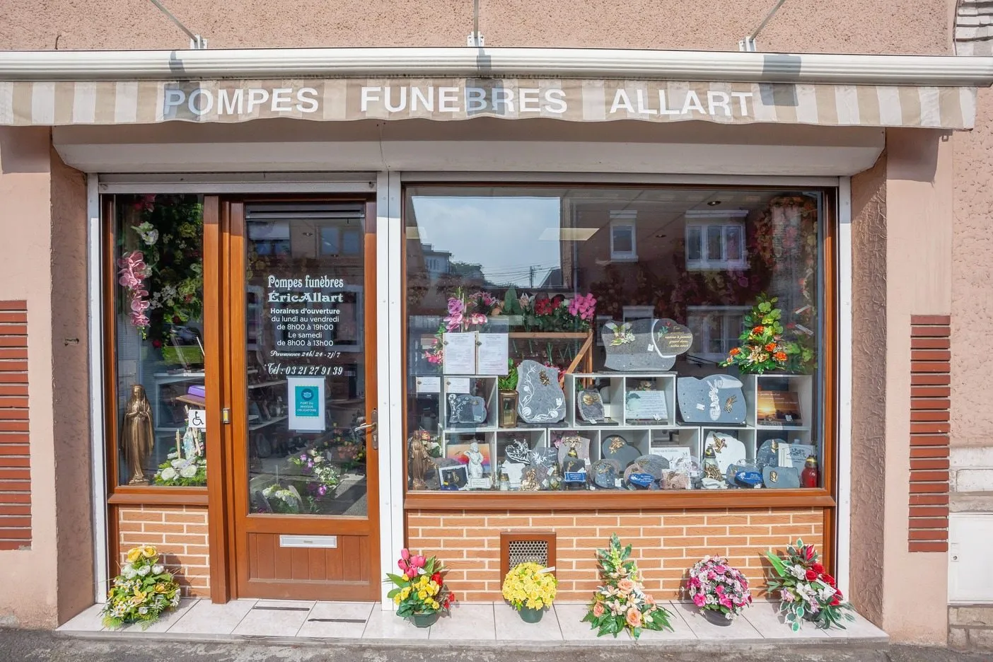 Devanture de la boutique d'article funéraire