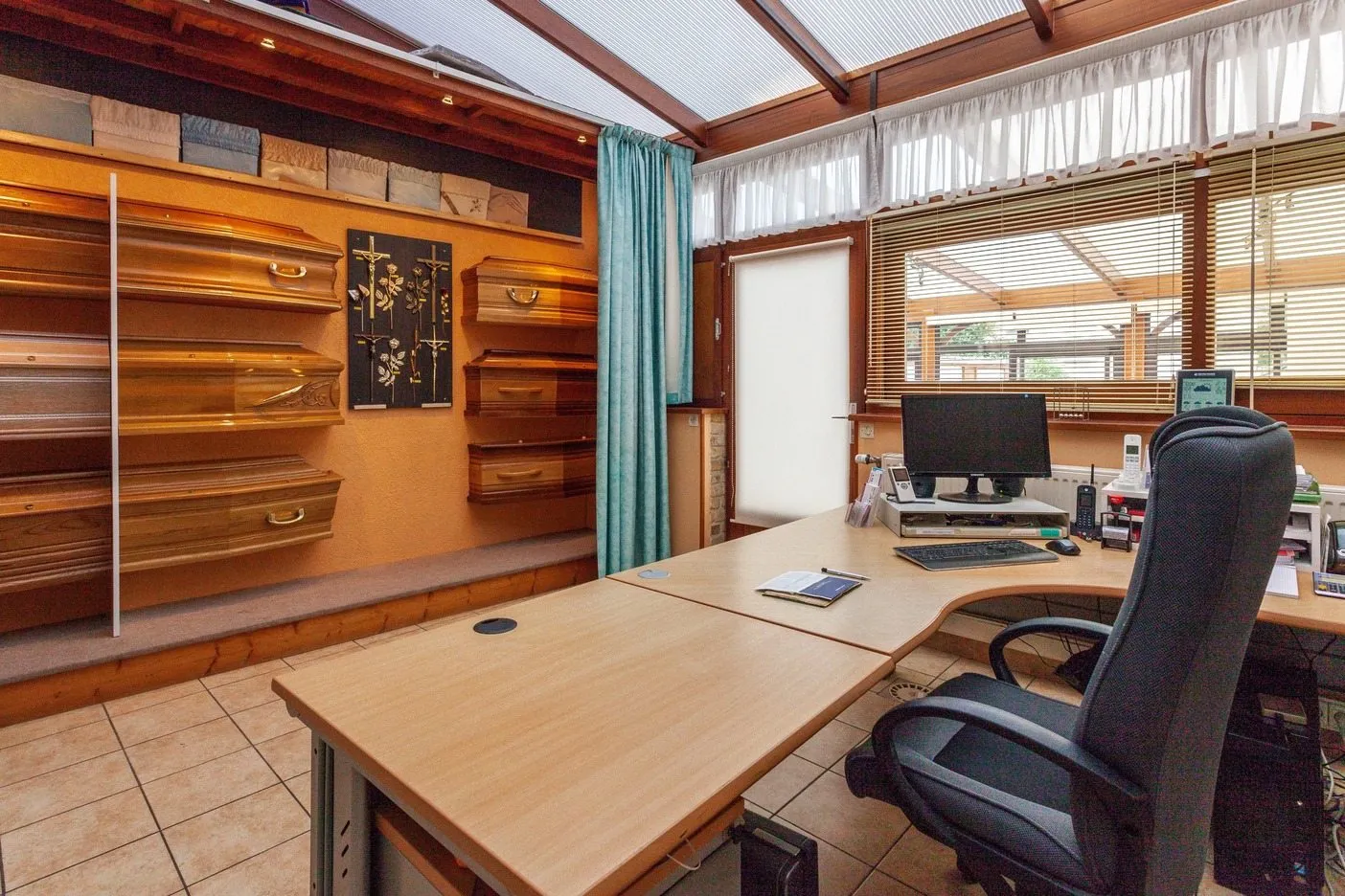 Bureau d'accueil des familles et choix des cercueils aux Pompes Funèbres Allart